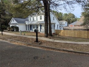 Building Photo - 708 Monarch Dr W