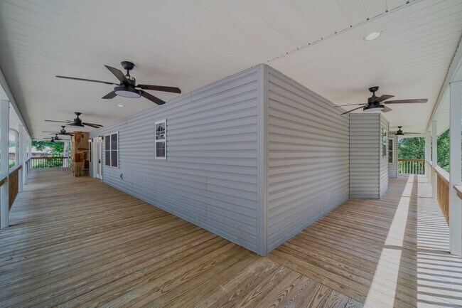 Building Photo - SHORT TERM - Spacious 3-Bedroom home with Wrap-Around Porch