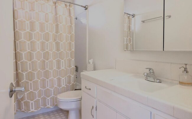 Building Photo - 3 bedroom townhome - Ridgemark