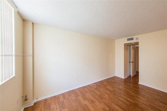 Building Photo - 1833 S Ocean Dr