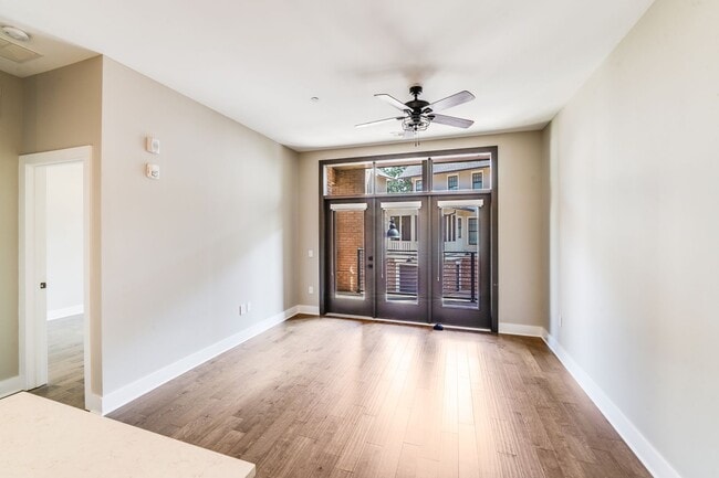 Building Photo - SouthEnd Luxury + Included Utilities (Gas,...