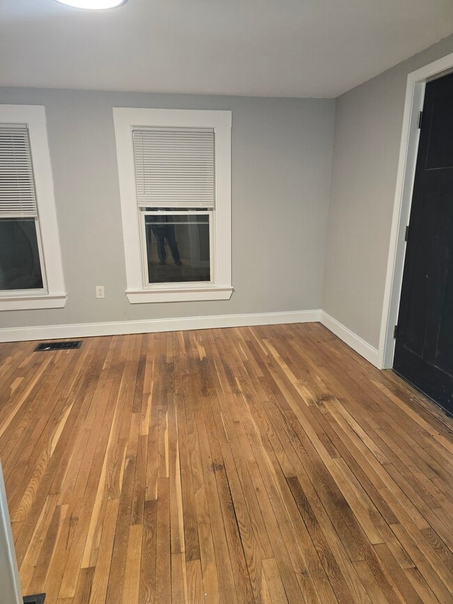 Building Photo - 347 Pearl St