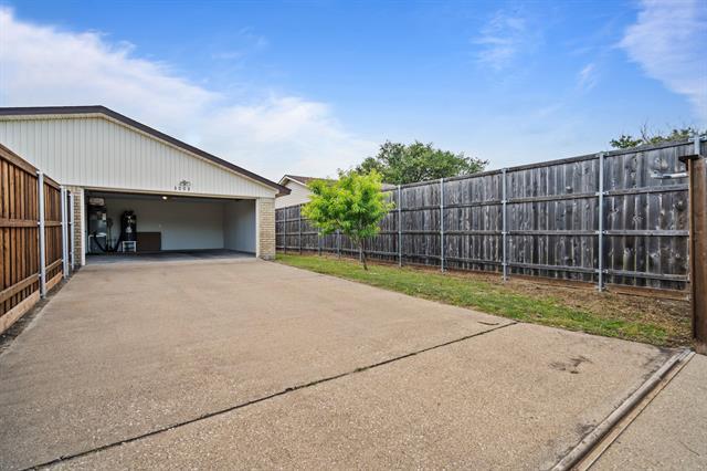 Building Photo - 3002 Lindbergh Dr