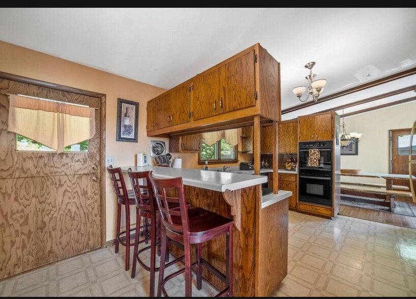 Building Photo - 1104 Cavalier Dr