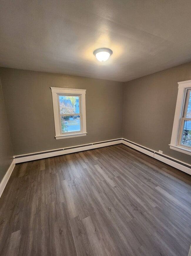 Building Photo - 1571 Dille Rd