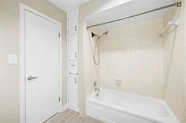 Building Photo - 41 Cypress Fairway Village