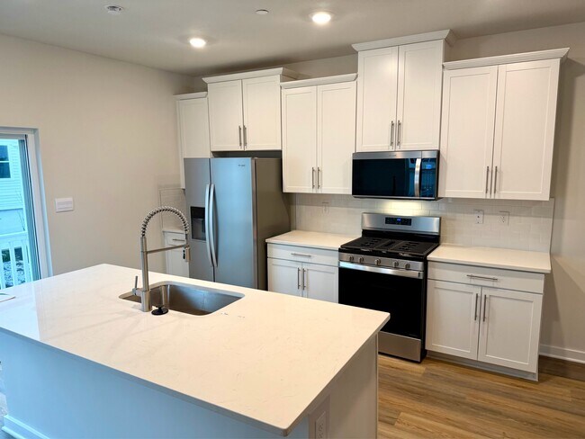 Building Photo - 531 Cooper St