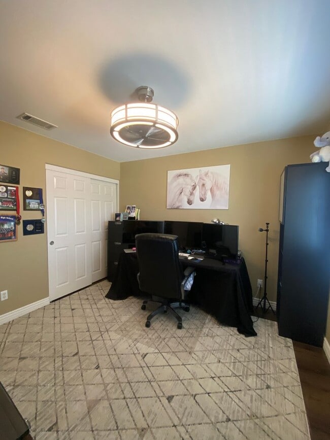 Building Photo - 14660 Meadowsweet Dr