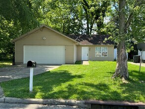 Building Photo - MT HEALTHY - Simple ranch living 3 bed 1 bath