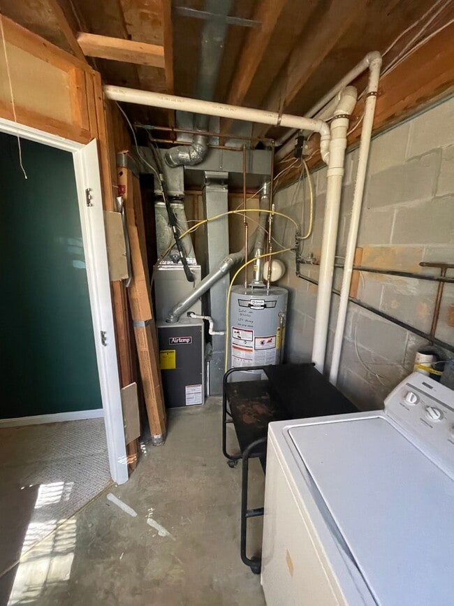 Building Photo - Available Now! Updated townhome in Havre D...