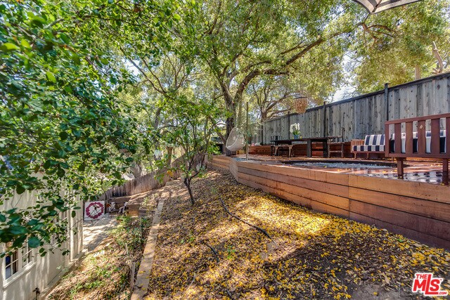 Building Photo - 8900 Hollywood Hills Rd