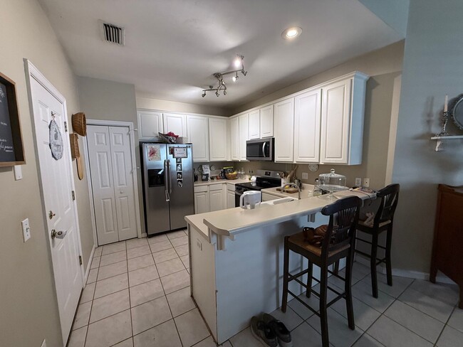 Building Photo - Townhome in Villages Of Maclay