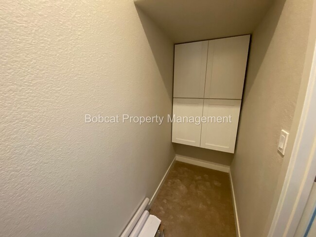 Building Photo - Nicely Furnished Townhome in Indian Hills
