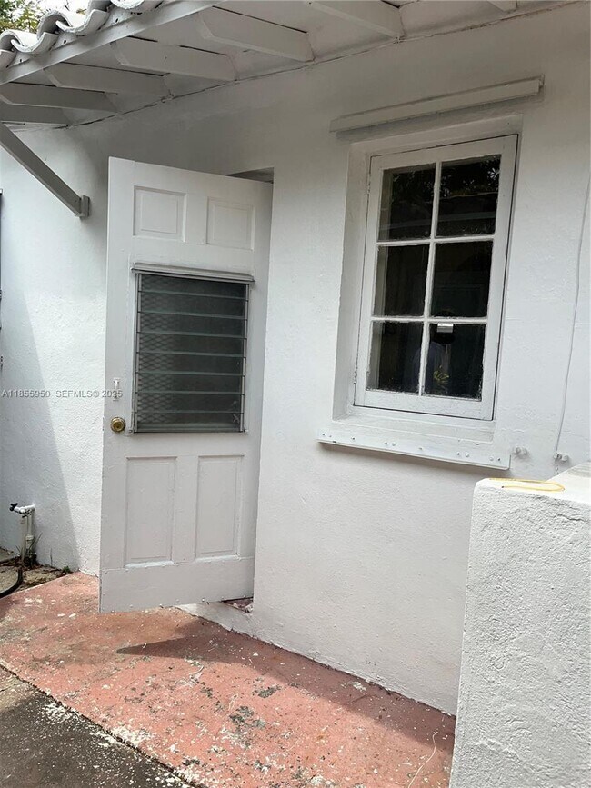 Building Photo - 2023 Taylor St