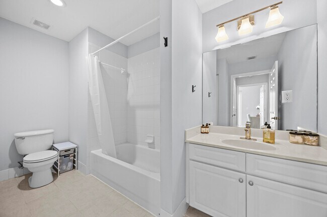 Building Photo - 1203 Town Center Dr