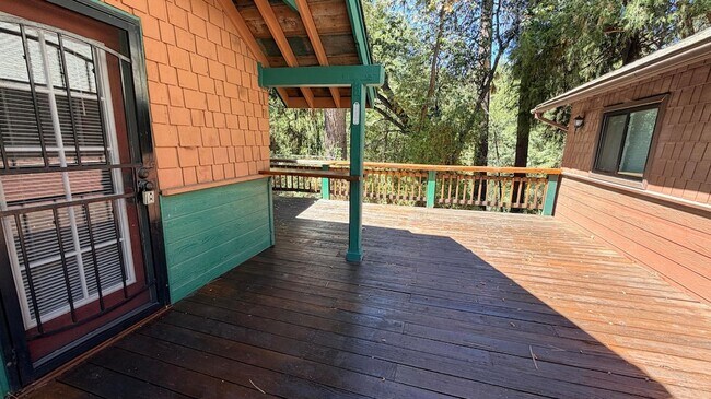 Building Photo - 54080 Pine Crest Ave