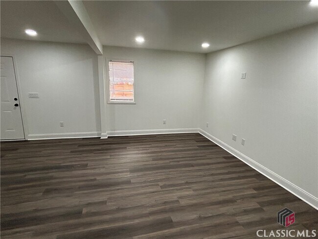 Building Photo - 148 Johnson Dr