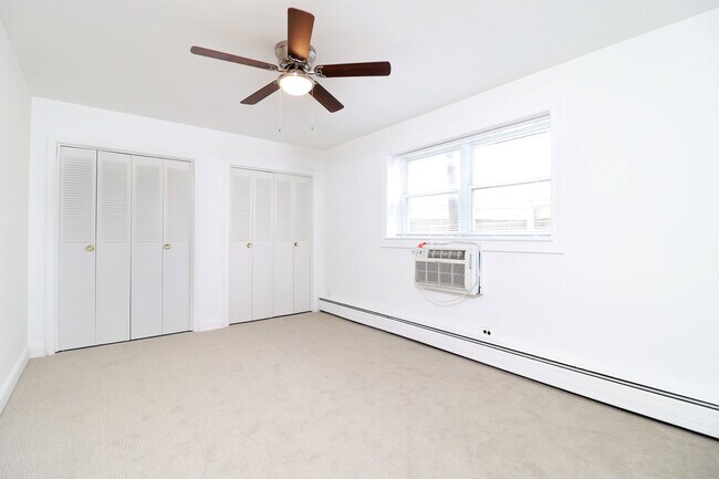 Building Photo - 6040 N Troy St