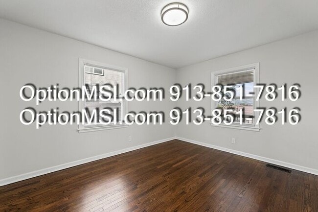 Building Photo - 1/2 Month Free!! Newly Remodeled 3-Bedroom...
