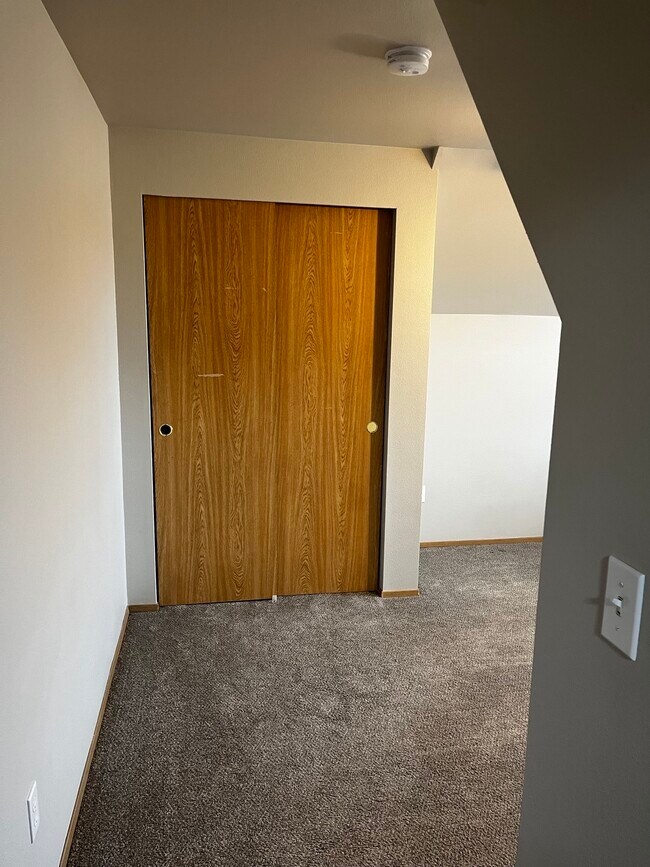 Building Photo - 9982 Greenleaf Loop SE