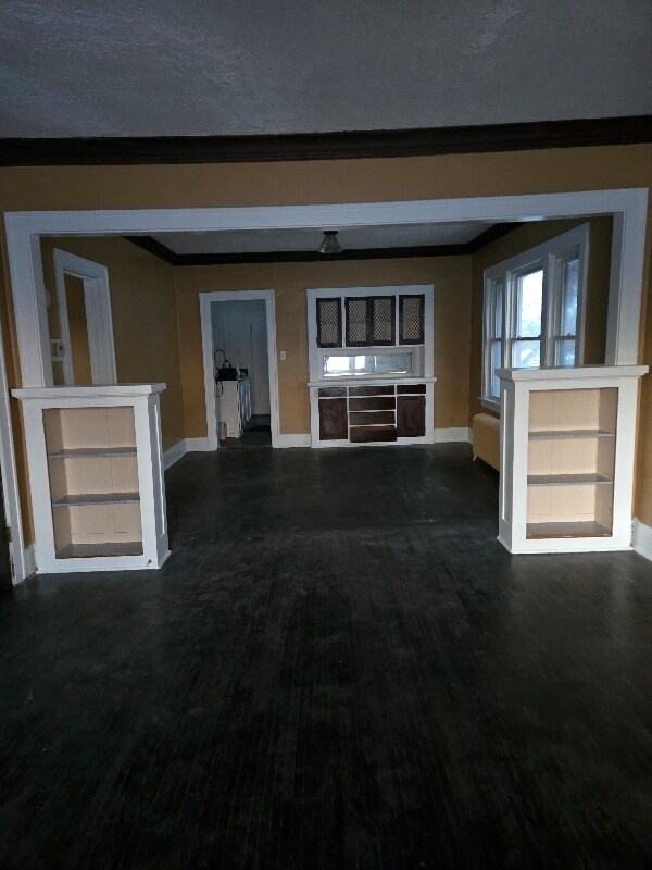 Building Photo - 716 Elwood Ave N