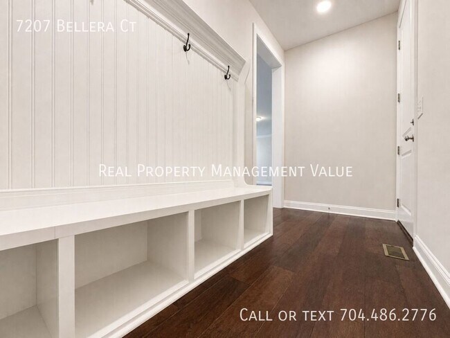 Building Photo - 7207 Bellera Ct