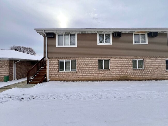 Building Photo - Moon Twp - Spacious 1 Bedroom 1 Bathroom -...