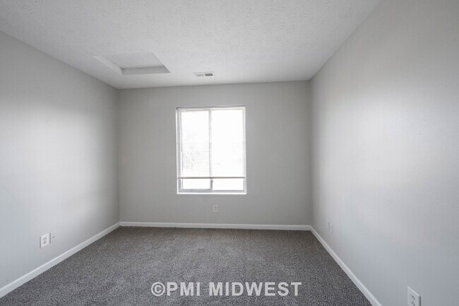 Building Photo - Charming 2-Bedroom, 2.5 Bath Home w/ Loft in Plainfield