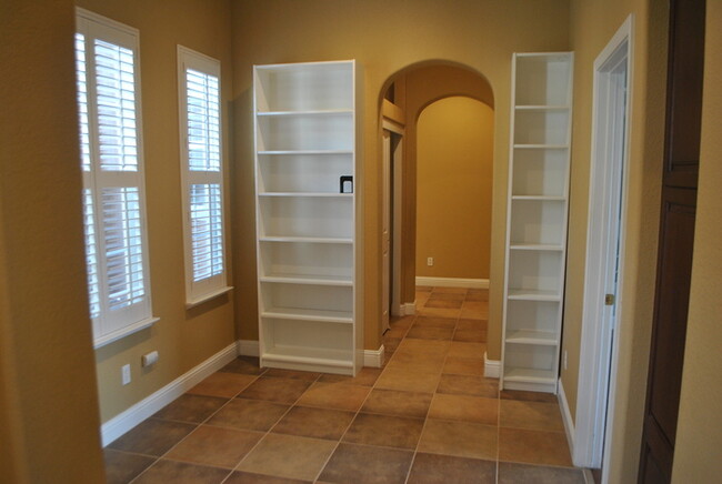Building Photo - Gorgeous 4 Bedroom Home in the Stonebriar ...