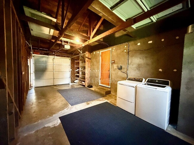 Building Photo - 1421 W 21st St