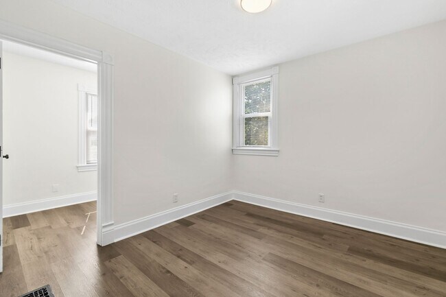 Building Photo - 337 Sherman Ave