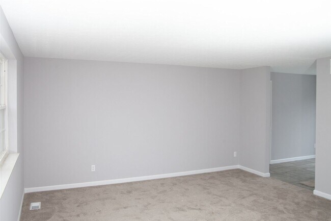 Building Photo - 3020 Featherstone Dr