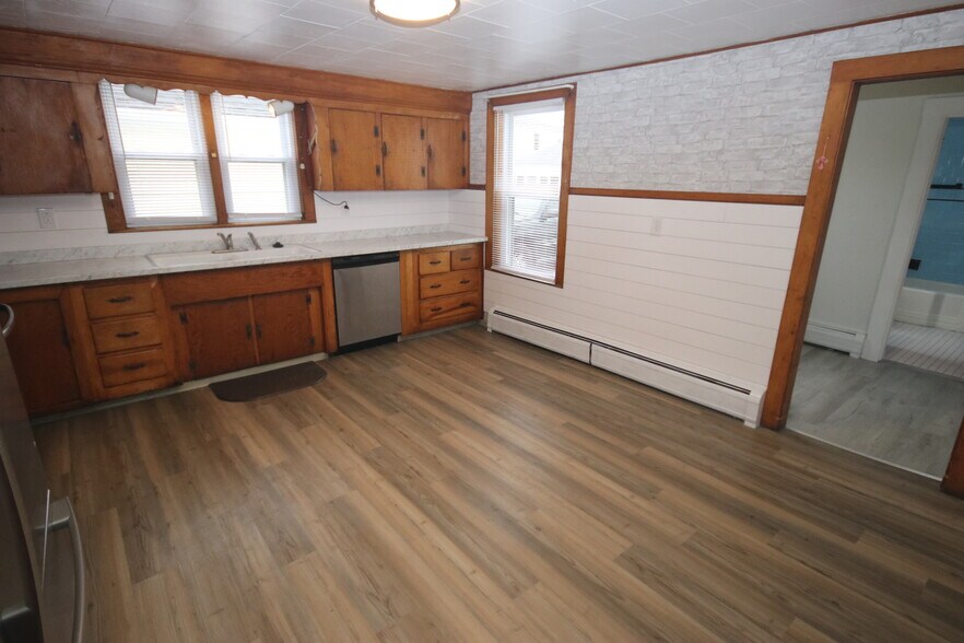 Eat In Kitchen - 2 - 43 Congregational St