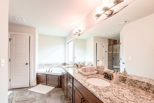 Building Photo - 967 Glass St