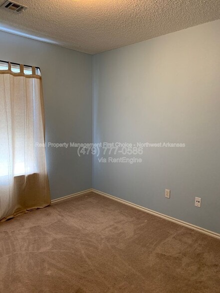 Building Photo - 1612 Cresent St