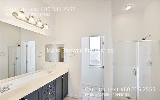 Building Photo - 11423 W La Reata Ave