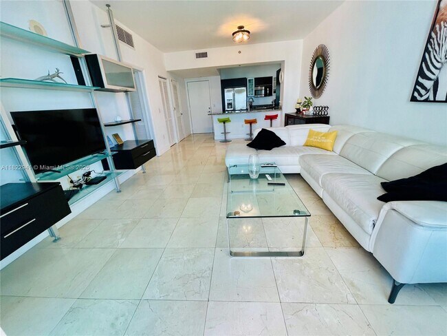 Building Photo - 950 Brickell Bay Dr
