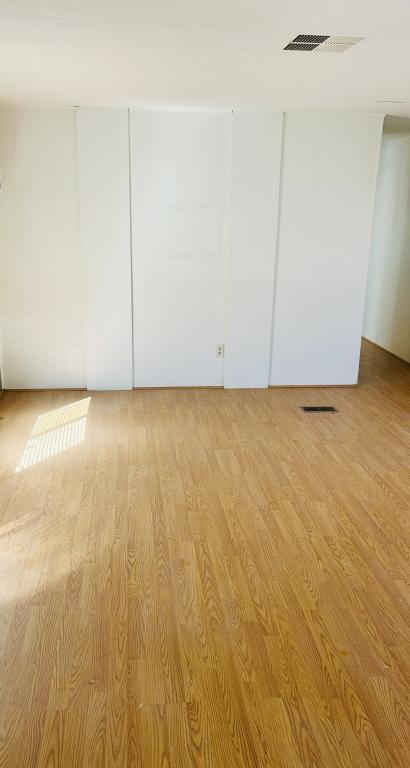 Building Photo - 450 W Thurber Rd