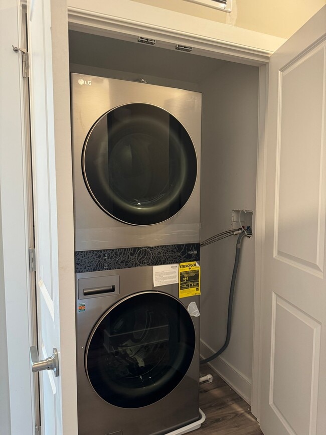 Building Photo - 2BR + Bonus Space in Downtown Somerville