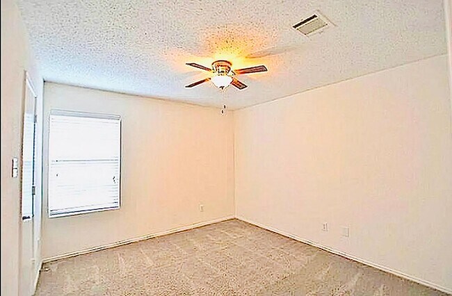 Building Photo - 9809 Tyler Dr