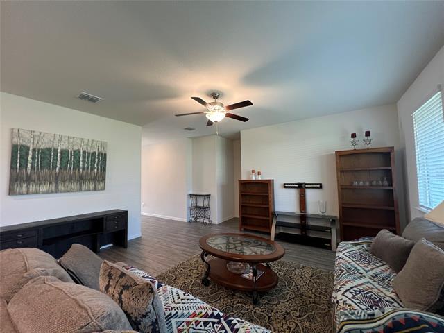 Building Photo - 305 Hackberry St