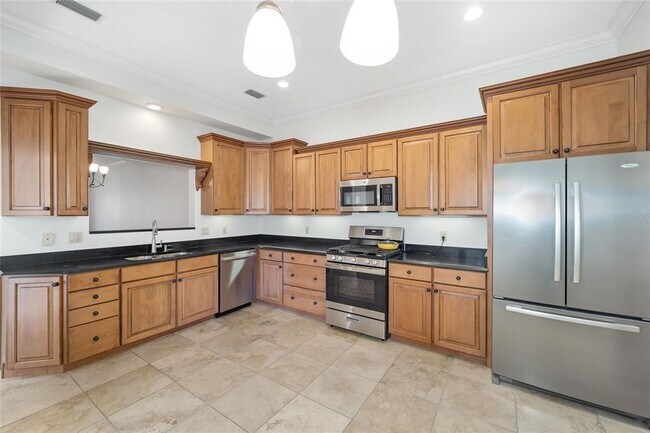 Building Photo - 1906 SE Clatter Bridge Rd