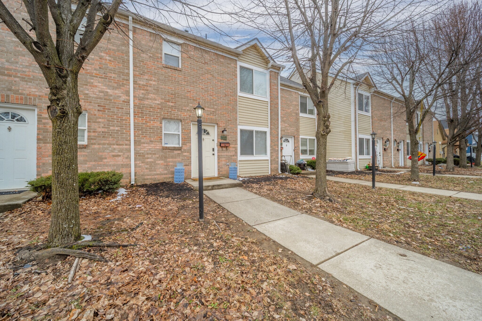 Building Photo - 1364 S Talbott St