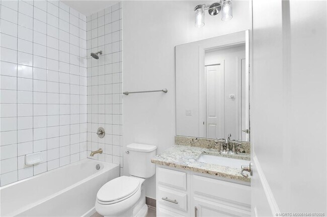 Building Photo - 4914 SW Montclair Dr