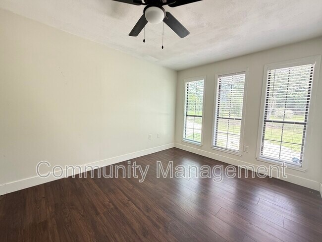 Building Photo - 11362 Cloverleaf Dr