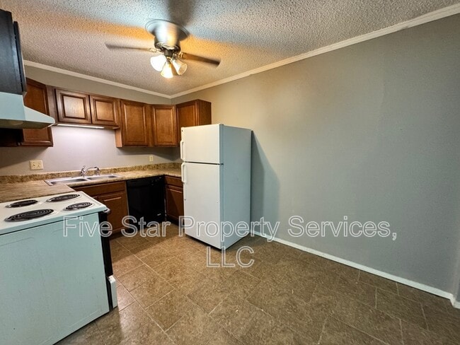 Building Photo - 2080 W Washington St