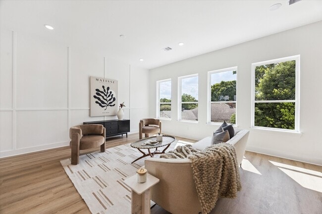 Building Photo - 6343 W Montgomery Rd