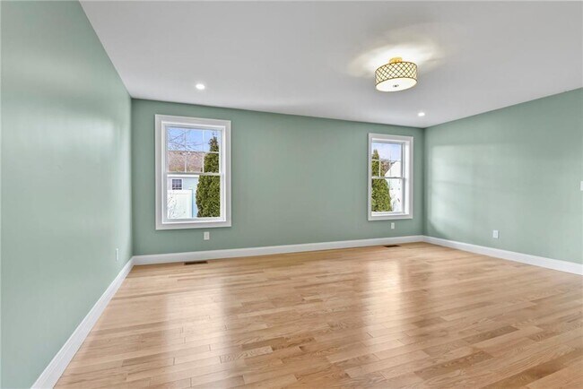 Building Photo - 95 Honeysuckle Rd