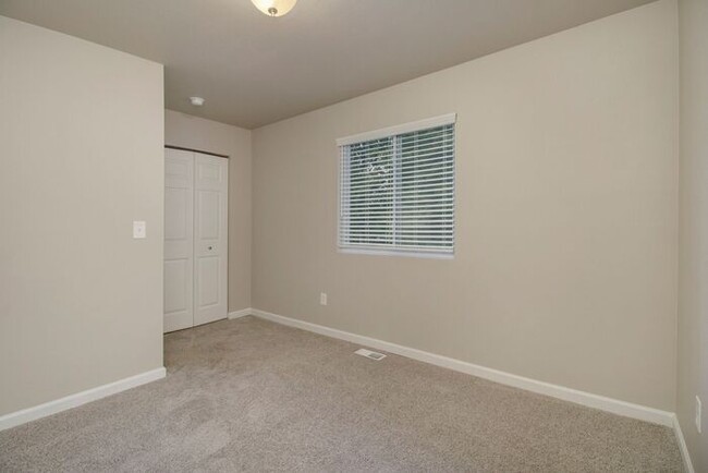 Building Photo - 10847 Carmen Oak Dr SE