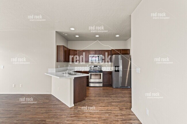 Building Photo - 304 S Marigold Ln